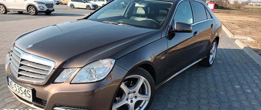 samochody osobowe Mercedes-Benz Klasa E cena 37900 przebieg: 335000, rok produkcji 2011 z Warszawa